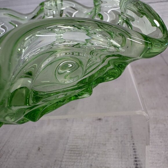 Hand Made SEA MIST GREEN Ruffled Circles Eye Handled Art Glass 7" Tall Basket - Picture 12 of 16